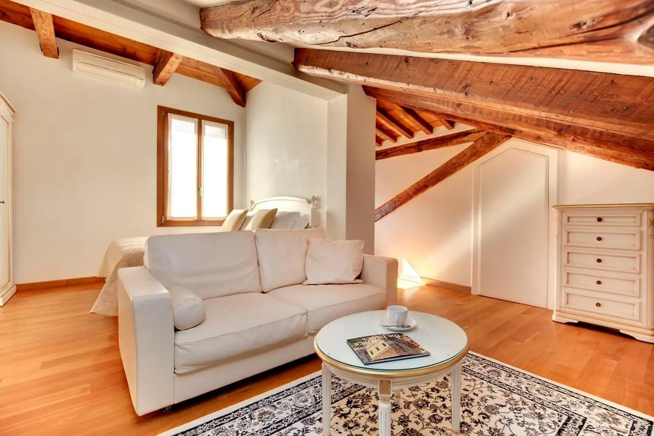 Nikki House Apartment Venice